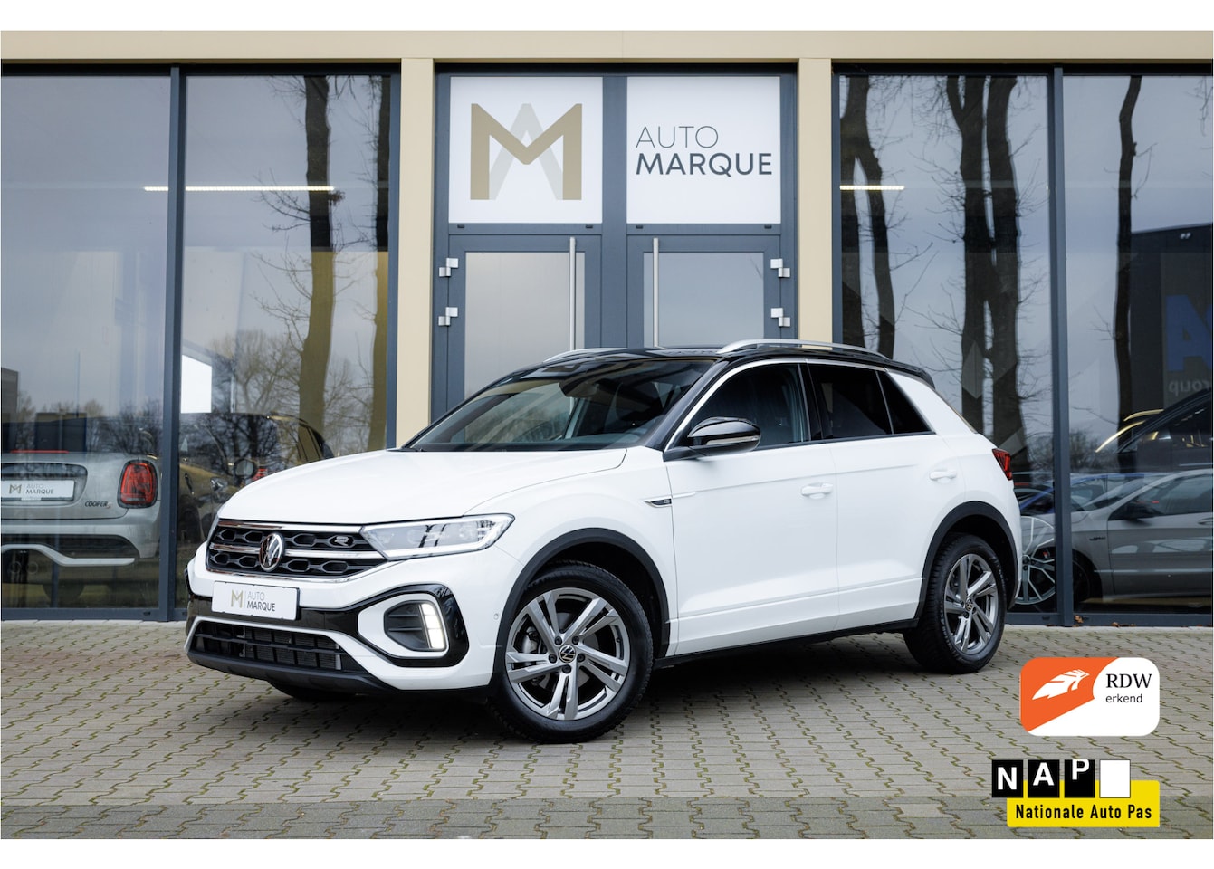 Volkswagen T-Roc - 1.5 TSI DSG 150PK | R-Line | Trekhaak | Stoelmassage | Adaptieve Cruise Control | Navigati - AutoWereld.nl