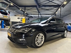 SEAT Leon - 1.0 EcoTSI Style Business Intense/Panoramadak/Dealer onderhouden