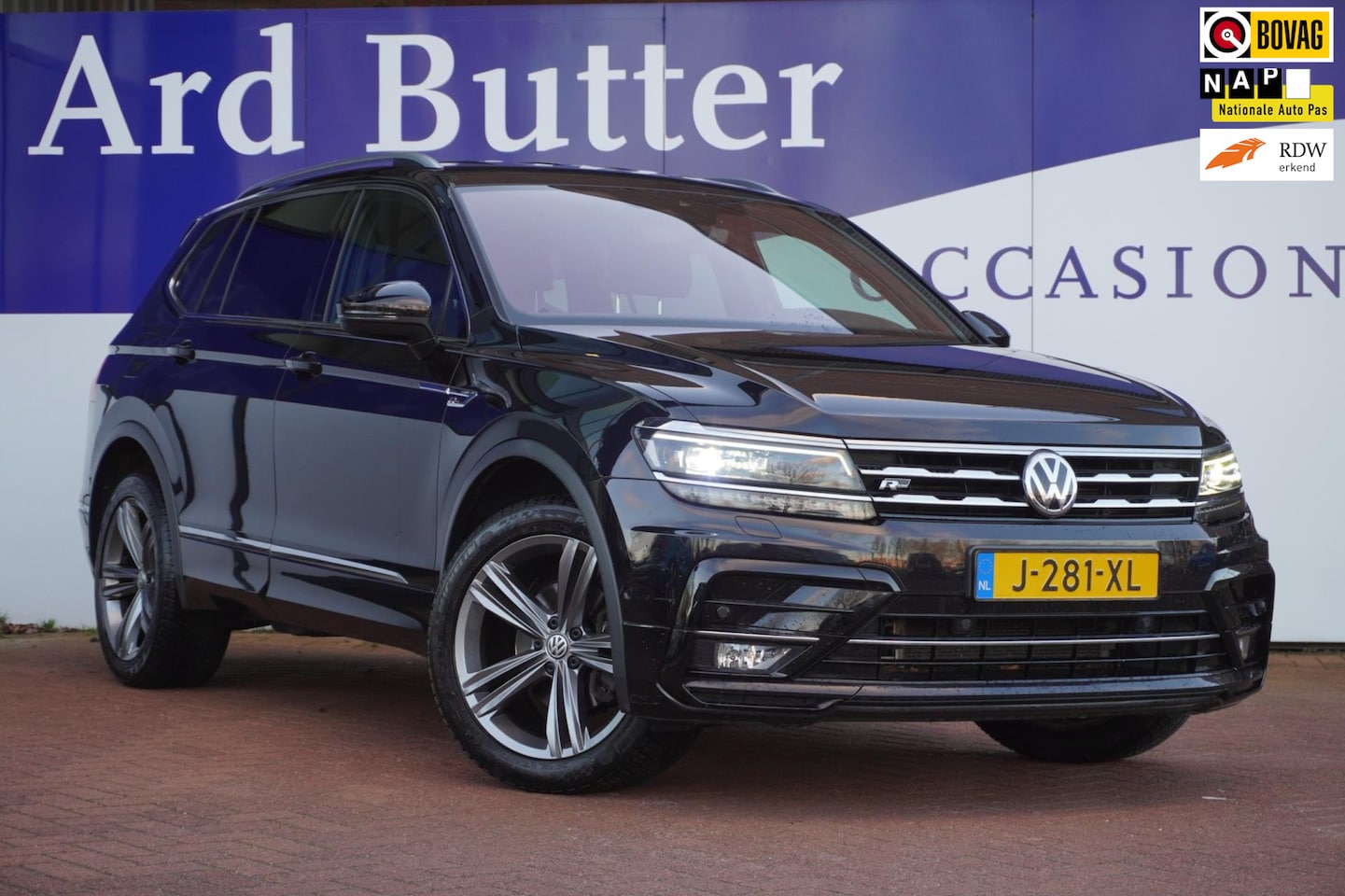 Volkswagen Tiguan Allspace - 1.5 TSI Highline Business R 7 PERS / Camera / 19" / Stoel&Stuurverw. / ACC / LED / = TOP ! - AutoWereld.nl