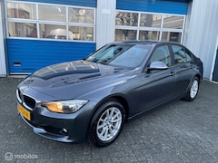 BMW 3-serie - 320i Upgrade Edition Automaat Trekhaak Navigatie
