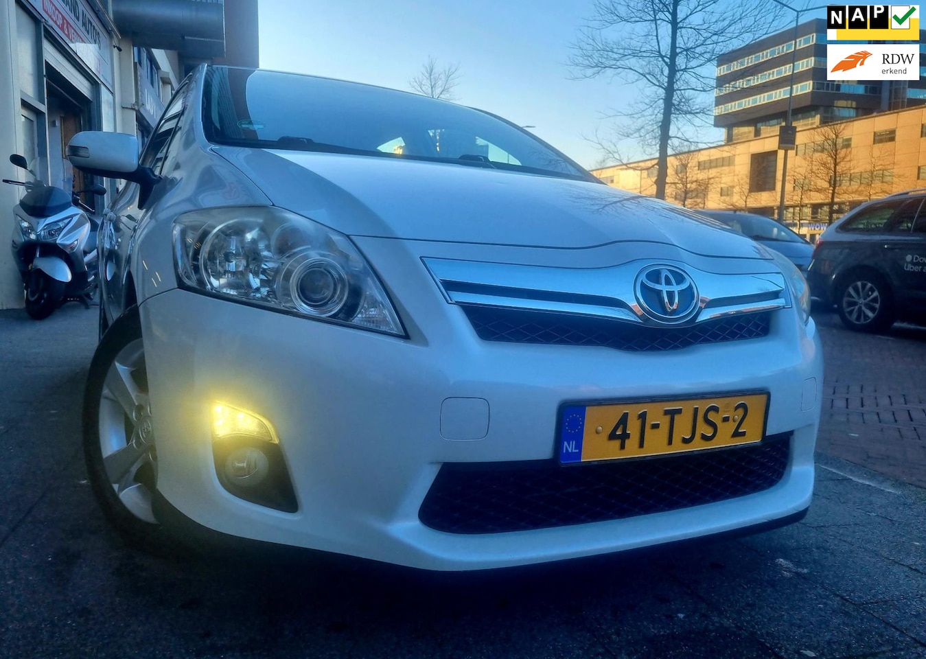 Toyota Auris - 1.8 Full Hybrid Dynamic Business Navi Dak - AutoWereld.nl