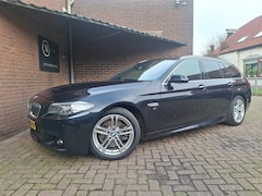 BMW 5-serie Touring - 520i M Sport 184PK Automaat / Navigatie / Led Verlichting / Bluetooth / Parkeer Sensoren /