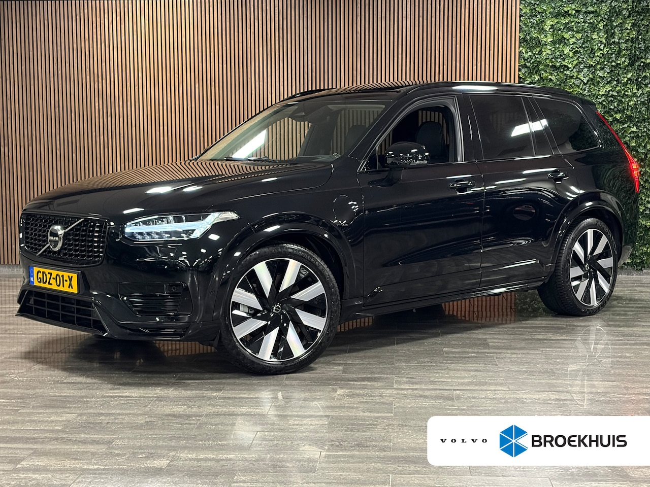 Volvo XC90 - T8 AWD Recharge Ultra Dark Vol! | Bowers & Wilkins | Luchtvering | Stoelventilatie | Trekh - AutoWereld.nl