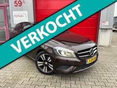 Mercedes-Benz A-klasse - 180 Ambition 122pk Stoelverw. / Sportstuur / 18" LM / Wegklapbare trekhaak / Navi / Cruise
