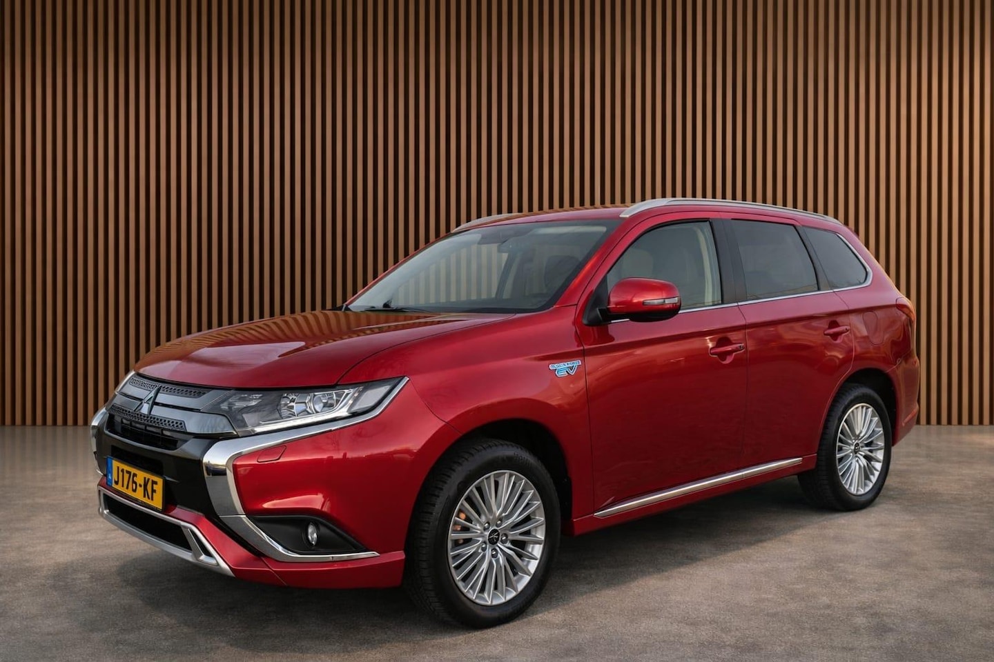 Mitsubishi Outlander - 2.4 PHEV Pure 2.4 PHEV Pure+ - AutoWereld.nl