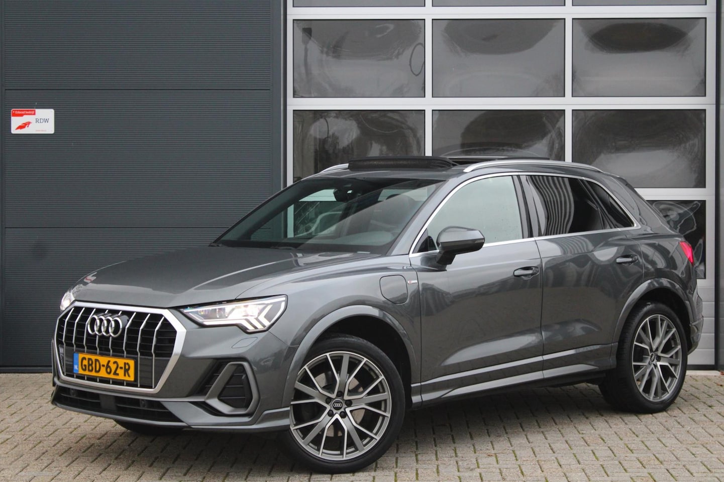 Audi Q3 - 45 TFSI e 245pk 3x S-Line | Pano | ACC | B&O | Matrix | Elek. Trekhaak - AutoWereld.nl