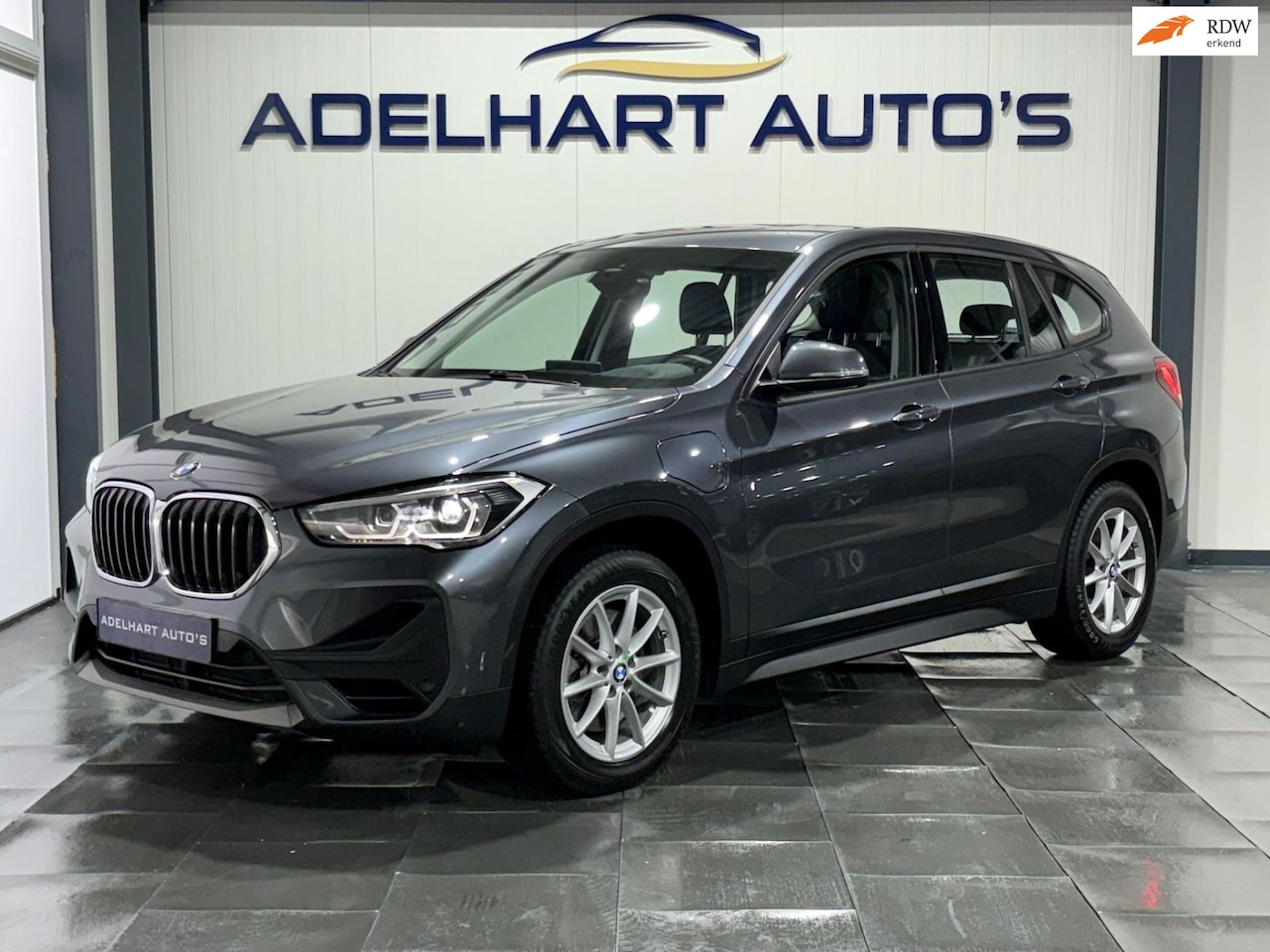 BMW X1 - XDrive25e Executive Automaat / Navigatie full map / Camera / Cruise Control / Lederen inte - AutoWereld.nl