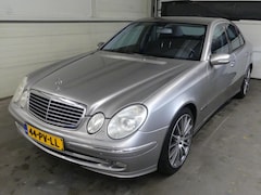 Mercedes-Benz E-klasse - 200 K. Avantg - Automaat - Mooie auto