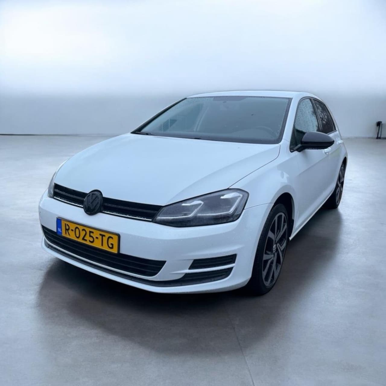 Volkswagen Golf - 1.2 TSI Xenon LED Park.sensoren NAVI - AutoWereld.nl