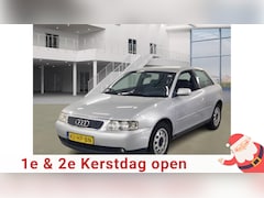 Audi A3 - 1.6 Attraction/ LAAG KM / VELGEN