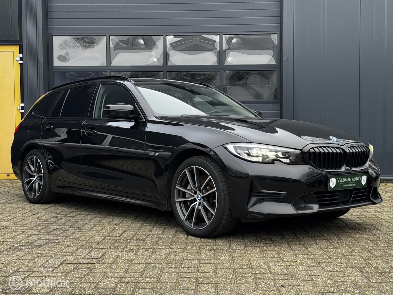 BMW 3-serie Touring - 330e Sport line | Black edition | - AutoWereld.nl