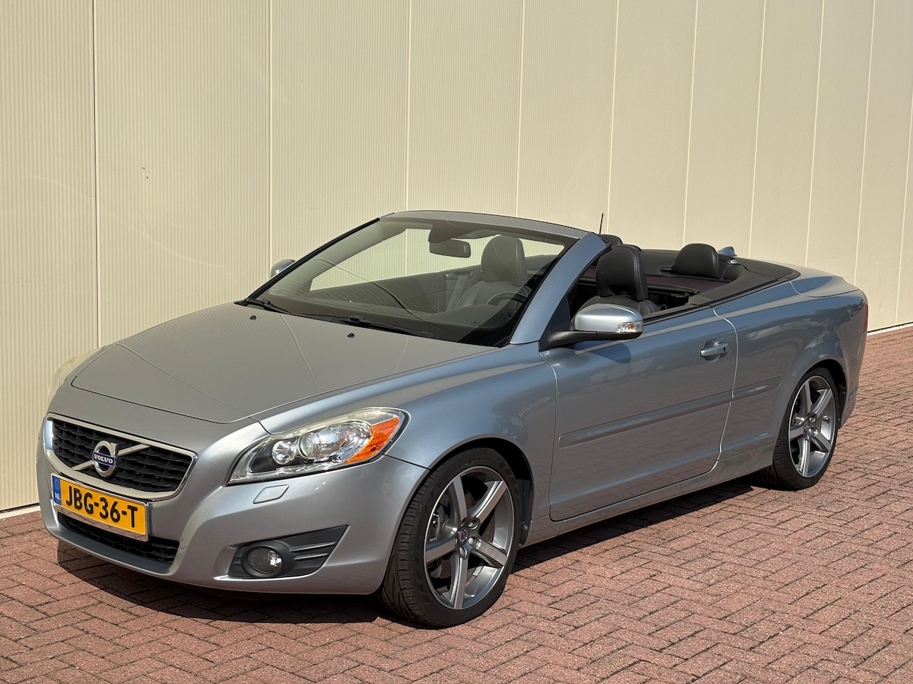 Volvo C70 Convertible - 2.5 T5 Summum 5 cilinders Dealer onderhouden Key Less Entry PDC Mooie Staat - AutoWereld.nl