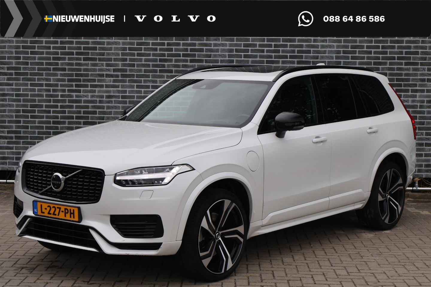 Volvo XC90 - 2.0 T8 Recharge AWD R-Design | Luchtvering | Schuif-/-kanteldak | Trekhaak | Elektr. verst - AutoWereld.nl