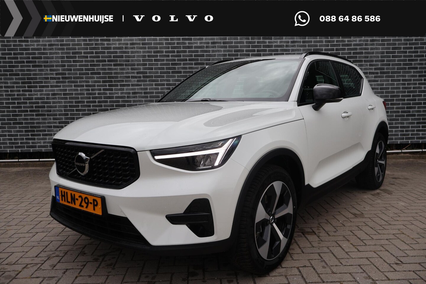Volvo XC40 - 2.0 B4 Plus Dark | Trekhaak | Adaptieve cruise control | 19" velgen | Verwarmbare voorruit - AutoWereld.nl
