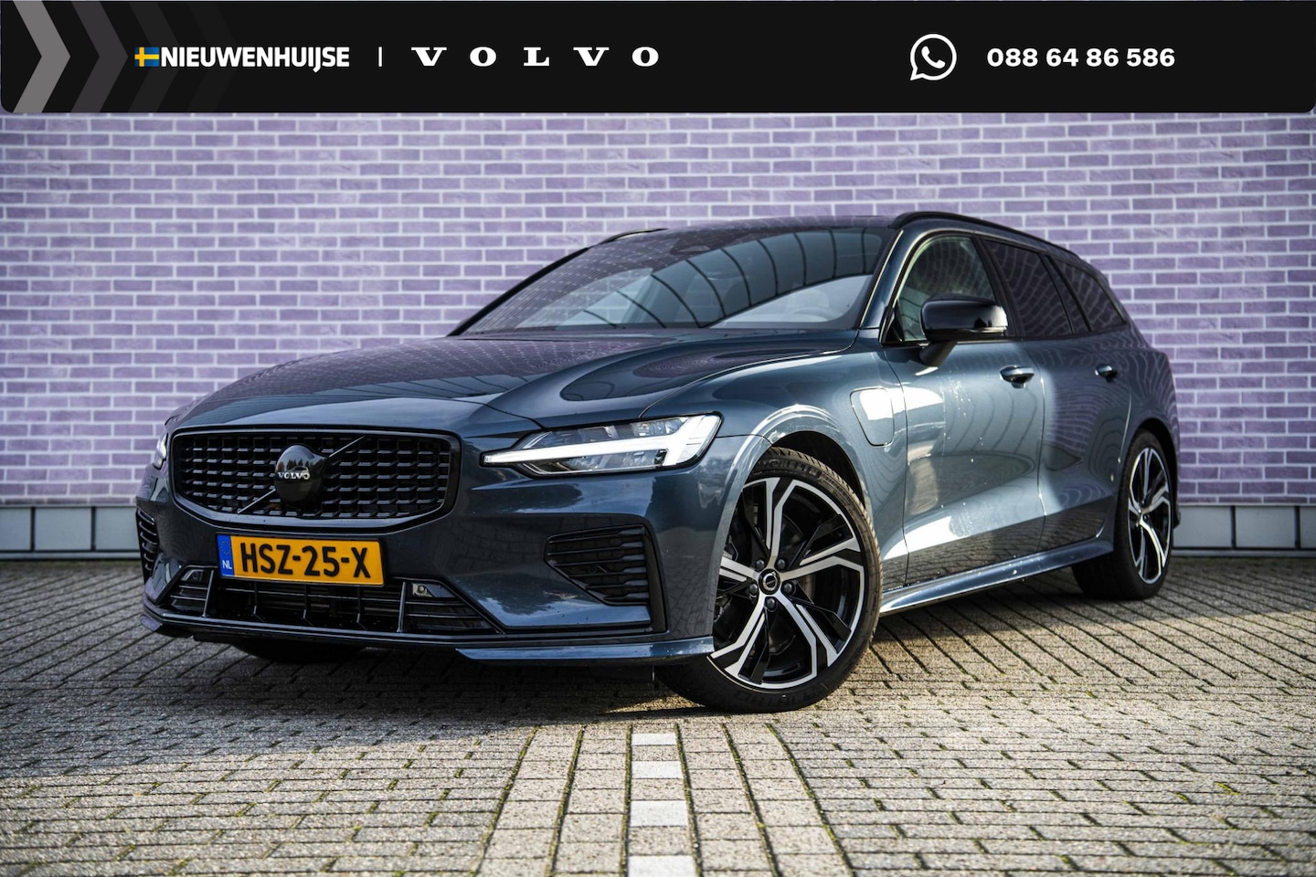 Volvo V60 - 2.0 T6 Plug-in hybrid AWD Plus Dark | Panoramadak | 19" | Getint glas | harman/kardon | Ve - AutoWereld.nl