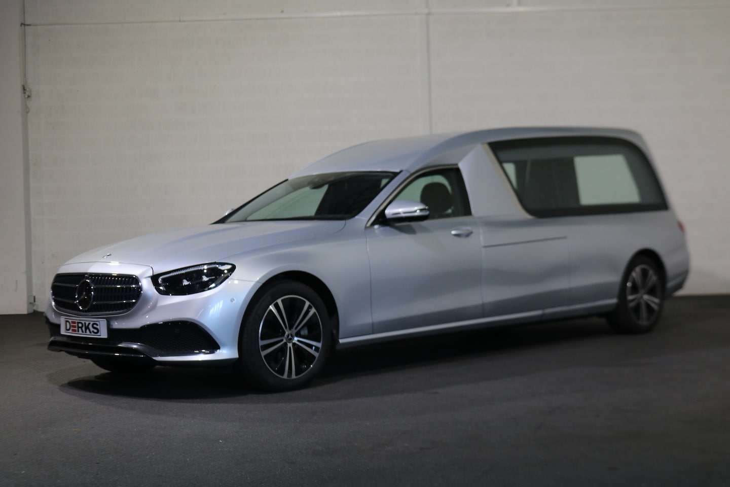 Mercedes-Benz E-klasse - 200T Glaswagen 3-deurs Begrafenisauto (nieuwe ombouw) - AutoWereld.nl