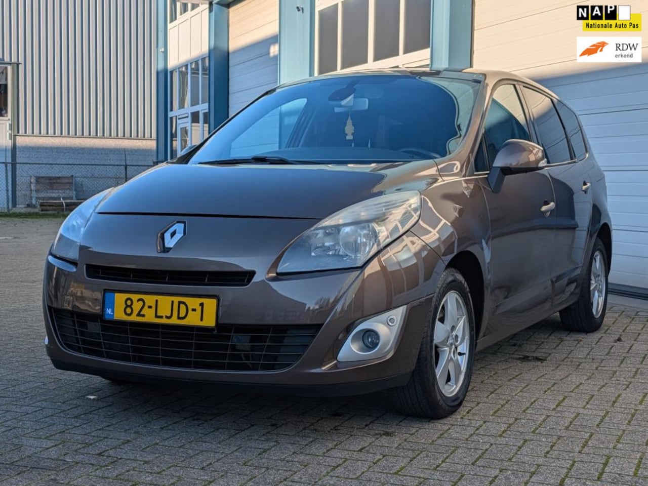 Renault Grand Scénic - 2.0 Dynamique Aut. Clima Parkeersens. - AutoWereld.nl