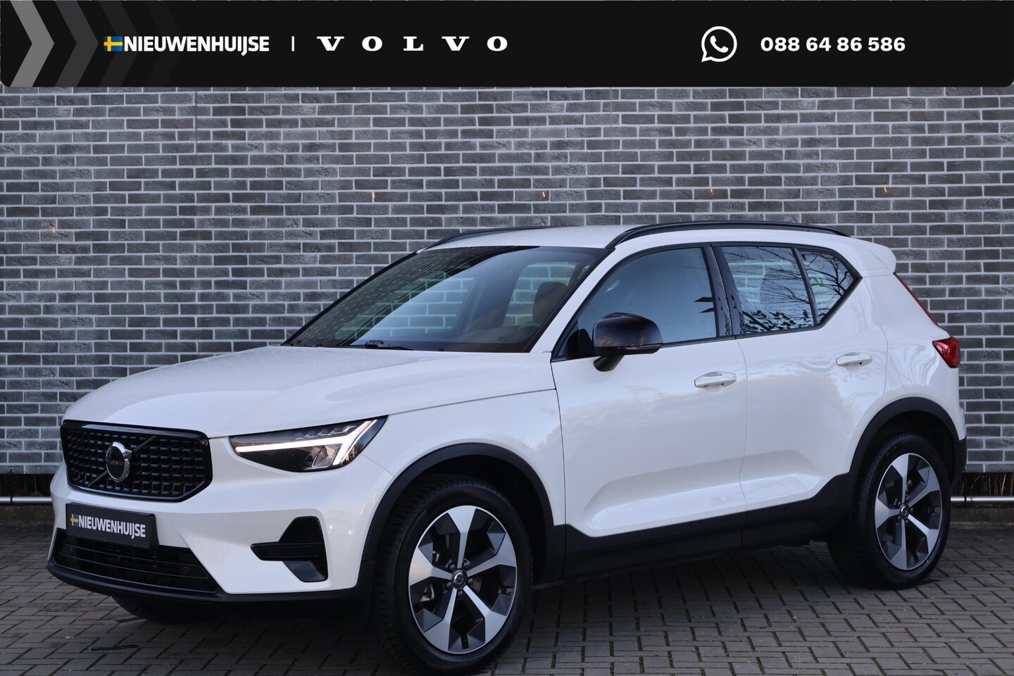 Volvo XC40 - 2.0 B4 Plus Dark | Trekhaak | Adaptive cruise control | 19" velgen | Voorruitverwarming | - AutoWereld.nl
