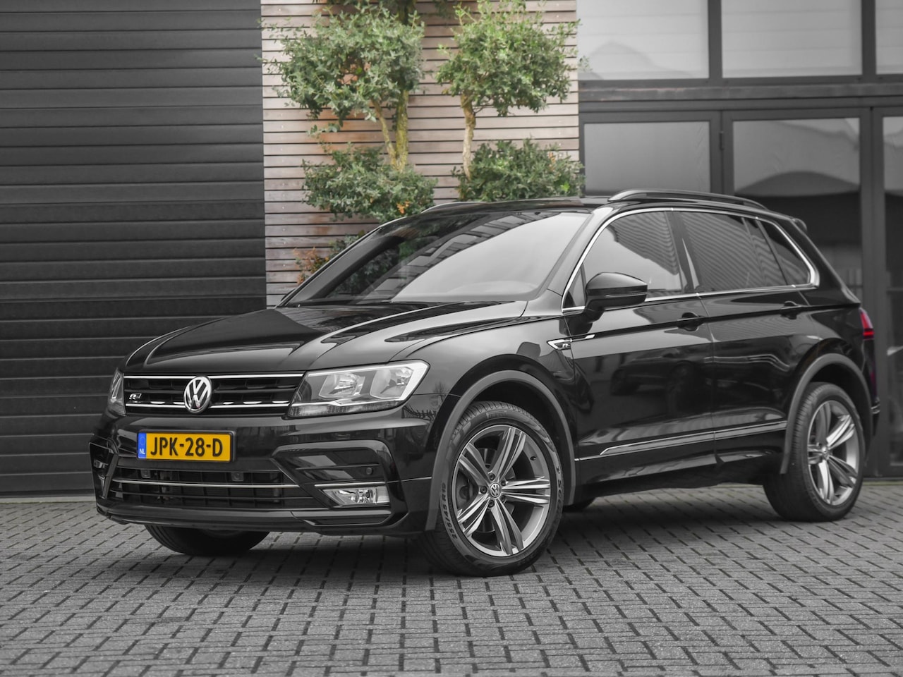 Volkswagen Tiguan - 2.0 TSI 4Motion R Line 179Pk Lerenbekleding, Pano, dynaudio, Trekhaak, 19 inch Velgen - AutoWereld.nl
