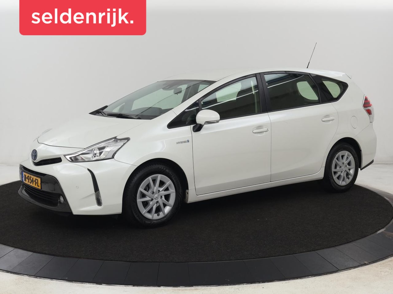 Toyota Prius - 1.8 Active | 7-persoons | Cruise Control | Navigatie | Climate Control | Stoelverwarming | - AutoWereld.nl