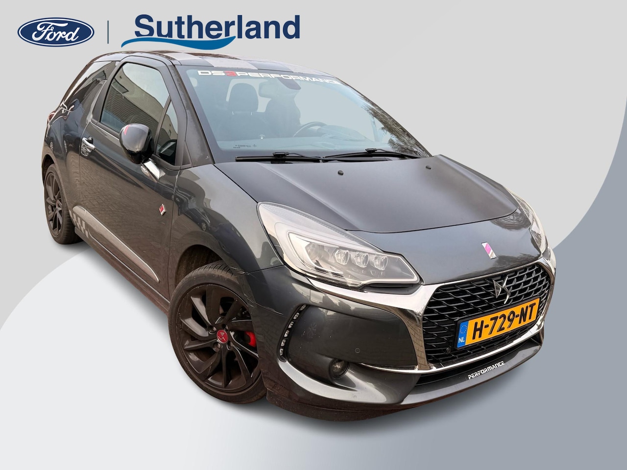 DS 3 - 1.2 PureTech Givenchy Le MakeUp 110pk Trekhaak | Zwarte velgen | Navigatie | Cruise contro - AutoWereld.nl