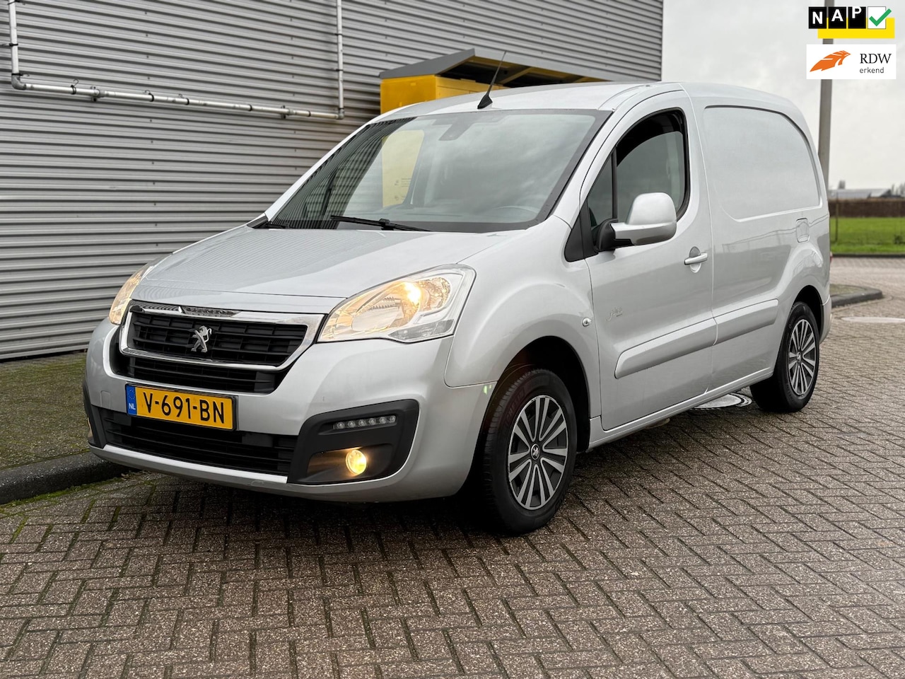 Peugeot Partner - 122 1.6 BlueHDi Bj 2016 Premium Navi 3Zits PDC Euro6 - AutoWereld.nl