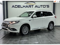 Mitsubishi Outlander - 2.4 PHEV Intense Automaat / Navigatie Apple CarPlay / Cruise control / Climate control / e