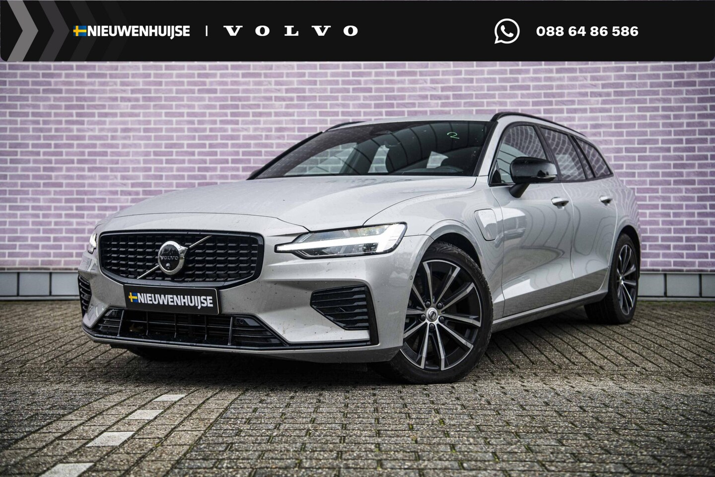 Volvo V60 - 2.0 T6 Plug-in hybrid AWD Plus Dark | Trekhaak | Harman Kardon | 360º Camera | Verwarmbare - AutoWereld.nl
