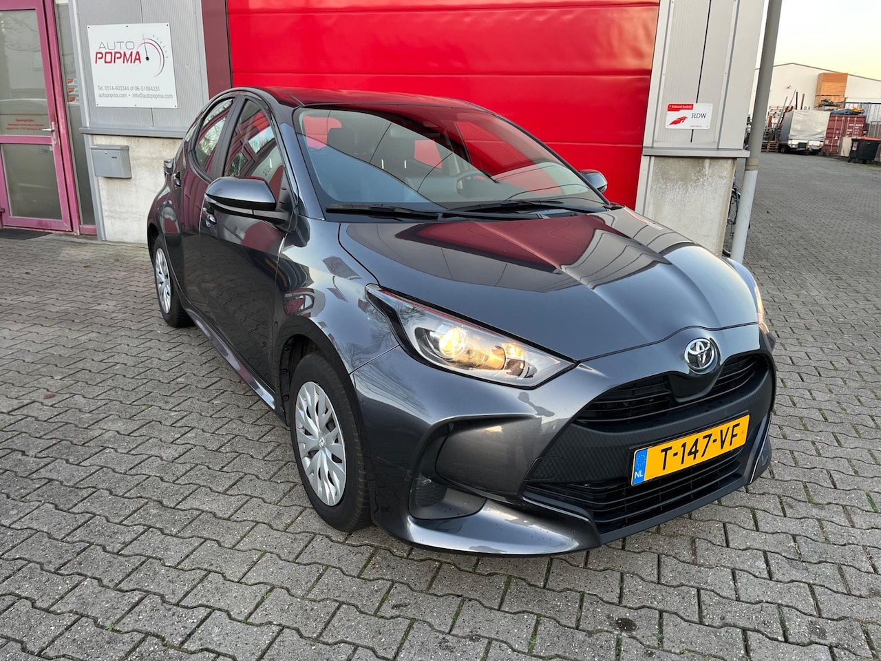 Toyota Yaris - 1.5 VVT-i 125pk Active / Adaptieve cruise control / Apple- Android auto / Camera / DAB / H - AutoWereld.nl