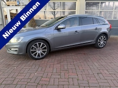 Volvo V60 - 2.4 D6 Twin Engine R-Design Plug Hybride 2015 Leer, Trekhaak, Pdc , Camera, Navi