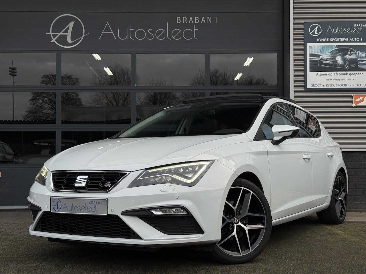 SEAT Leon - 1.5 TSI FR DSG Pano DigiDash LED - AutoWereld.nl