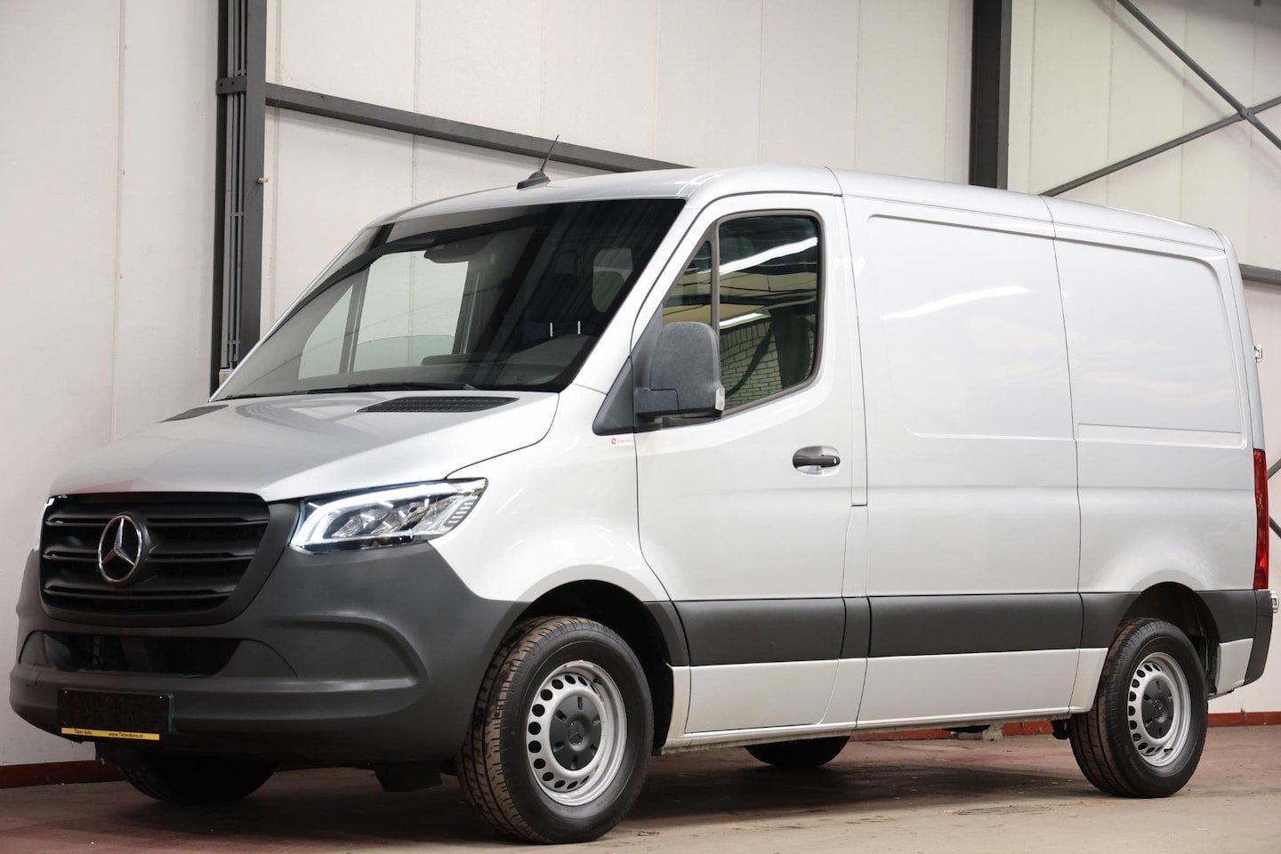 Mercedes-Benz Sprinter - 317 1.9 CDI L1H1 170PK 2000KG TREKVERMOGEN - AutoWereld.nl