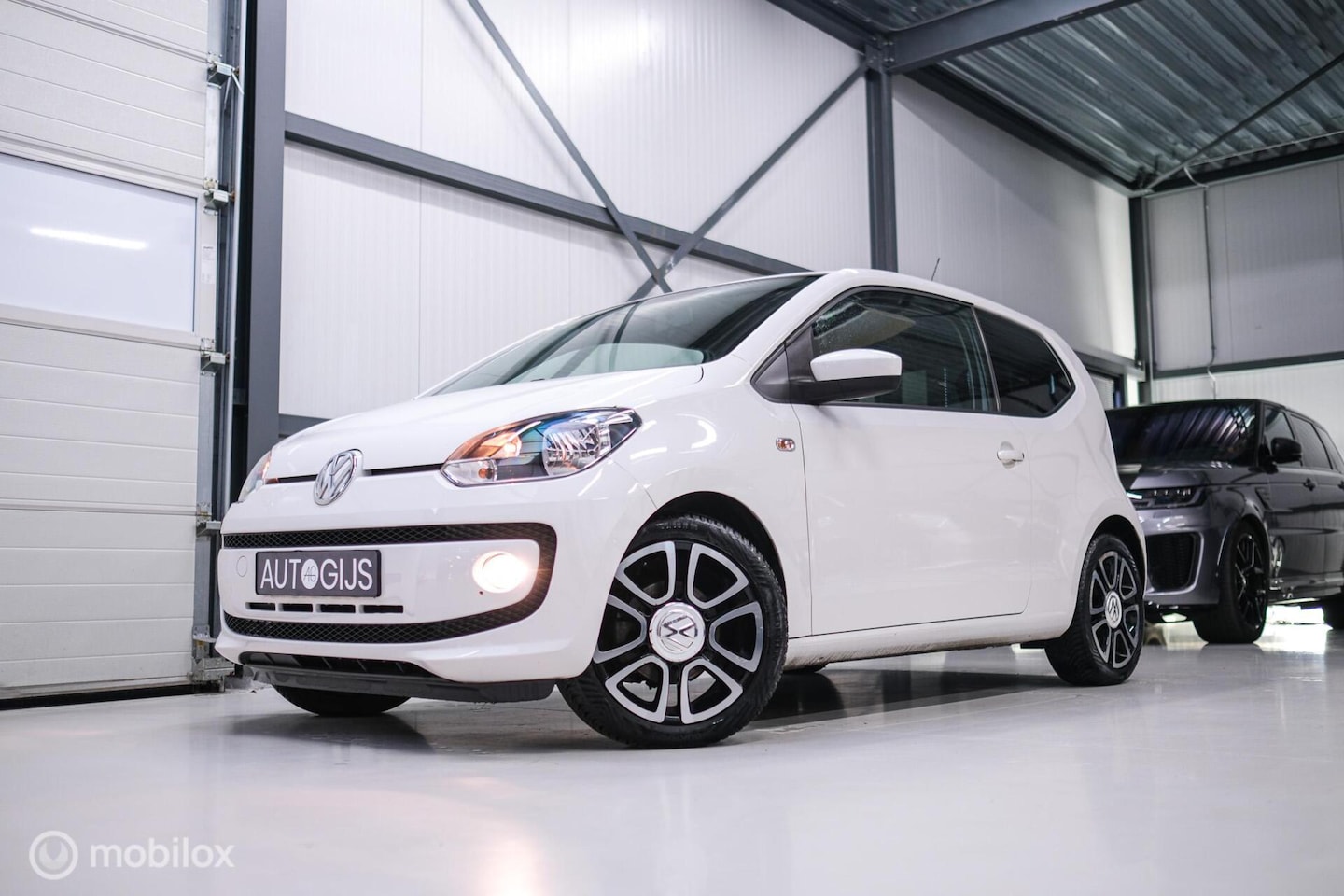 Volkswagen Up! - 1.0 high up! | Stoelverwarming | Cruise | Mistlampen | LMV | Parkeersensoren | Getint glas - AutoWereld.nl