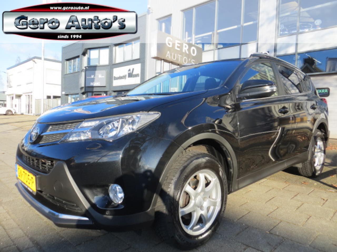 Toyota RAV4 - 2.0 Executive Business 4WD vol extra`s ,leder,trekhaak,camera - AutoWereld.nl