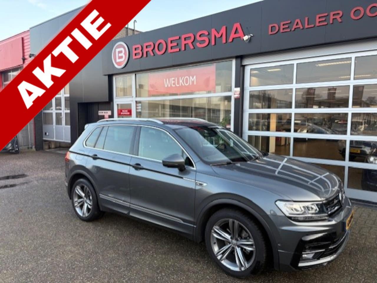 Volkswagen Tiguan - 1.5 TSI ACT Highline Business R 2 EIGENAAR  * DEALERONDERHOUDEN * AUTOMAAT *NAVI* PANO* CR - AutoWereld.nl