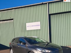 Ford Focus Wagon - 1.0 Titanium Edition GOED ONDERHOUDEN - SELFPARKING - LAGE KILOMETERS