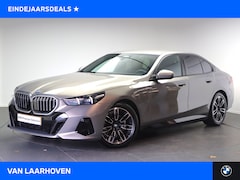 BMW 5-serie - 530e M Sport Automaat / Trekhaak / Achteruitrijcamera / Adaptieve LED / Comfort Access / P