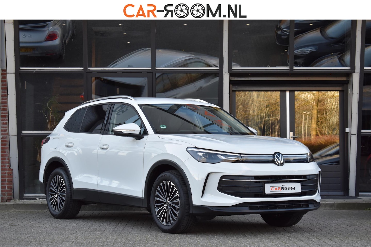 Volkswagen Tiguan - 1.5 eTSI Life Edition Lane ACC Camera StuurVw - AutoWereld.nl