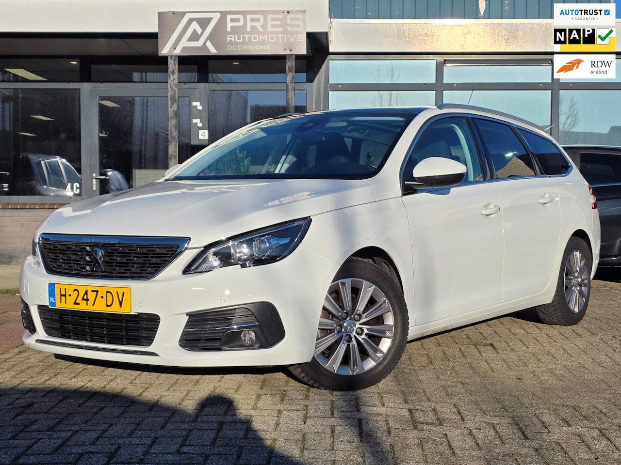 Peugeot 308 SW - 1.2 PureTech Blue Lease Premium | AUTOMAAT - AutoWereld.nl