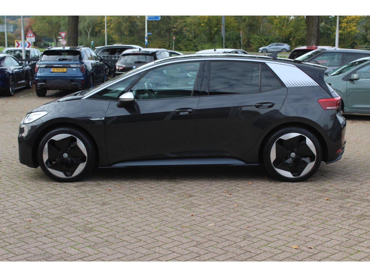 Volkswagen ID.3 - First Max 58 kWh / Full option! / Panoramadak / Camera / Head-up / Keyless / 20'' / ACC / - AutoWereld.nl