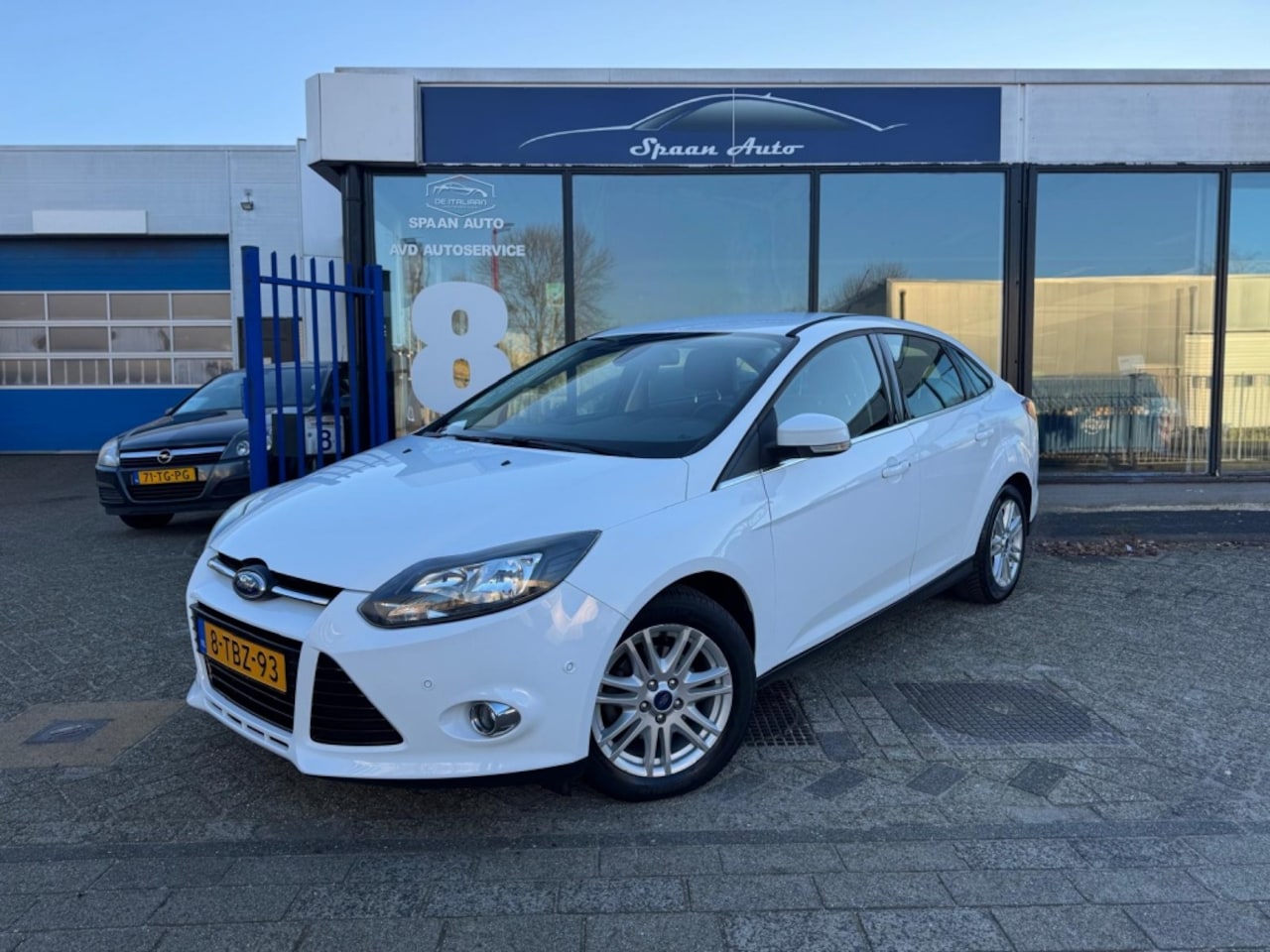 Ford Focus - 1.0 EcoB. Titanium | AIRCO | CRUISE | PARKEERHULP - AutoWereld.nl