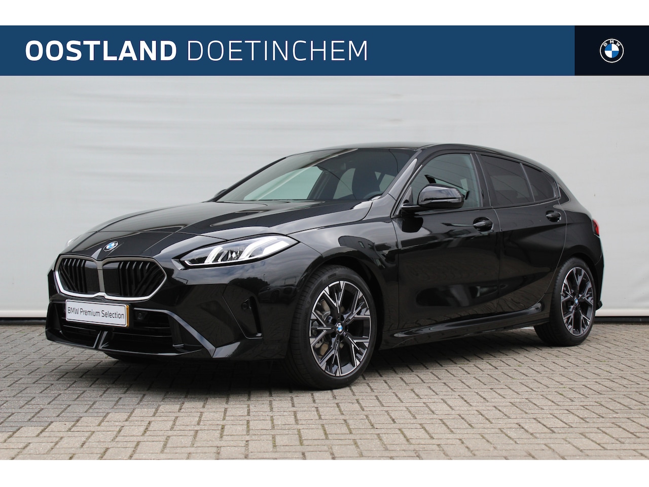BMW 1-serie - 120 M Sport Automaat / Sportstoelen / Achteruitrijcamera / M Adaptief onderstel / Parking - AutoWereld.nl