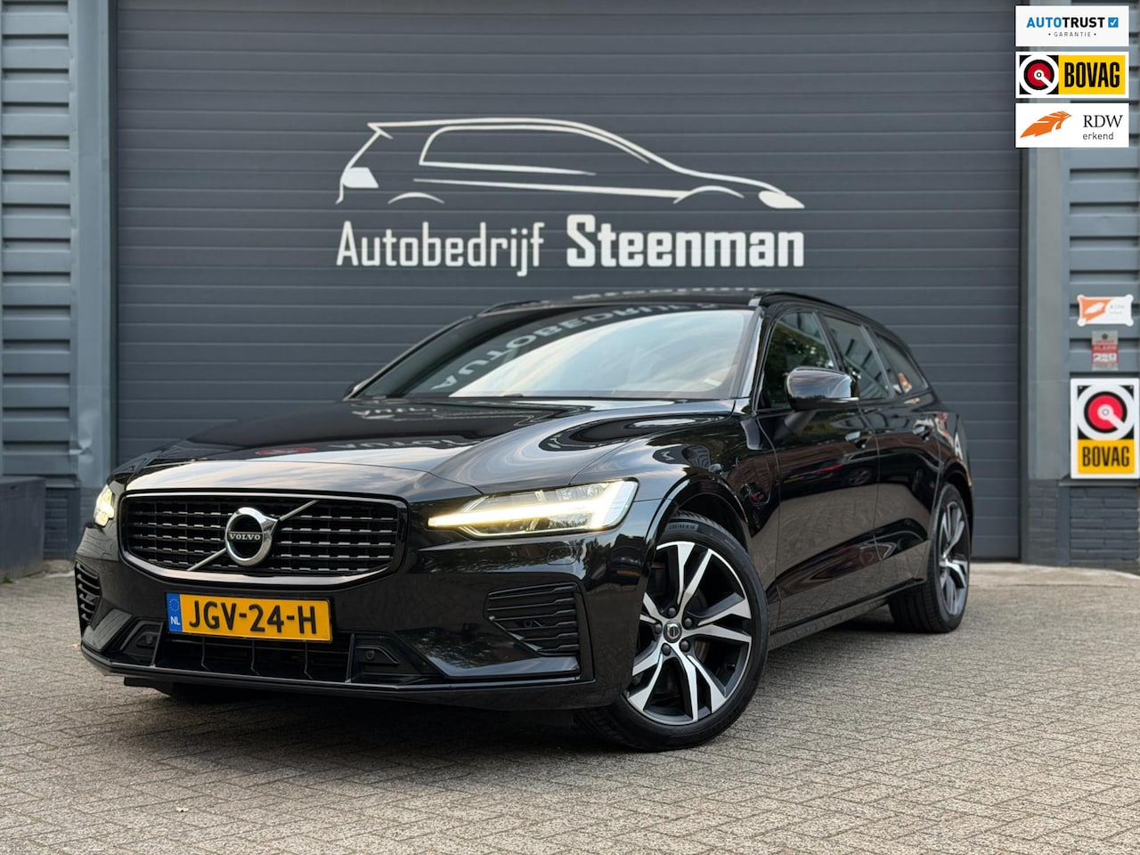 Volvo V60 - 2.0 T6 Plug-in hybrid AWD Plus Dark | R-Design | Pano - AutoWereld.nl