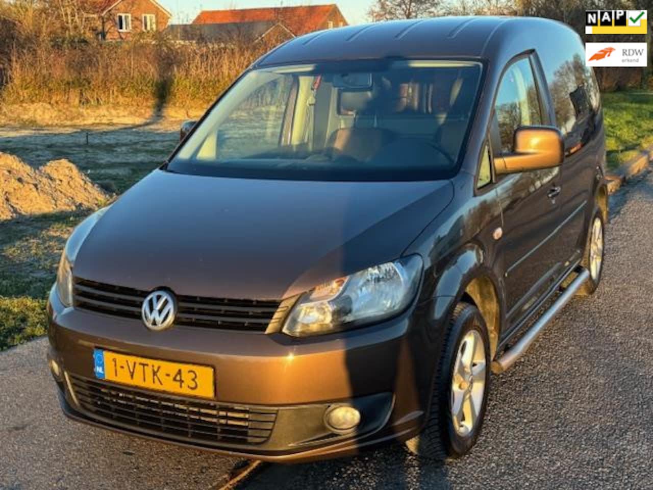 Volkswagen Caddy - 1.6 TDIAirco Audio-CD/Navi Leder/Alcantara LMV " ASR Zijschuifdeur rechts Sidebars Trekhaa - AutoWereld.nl