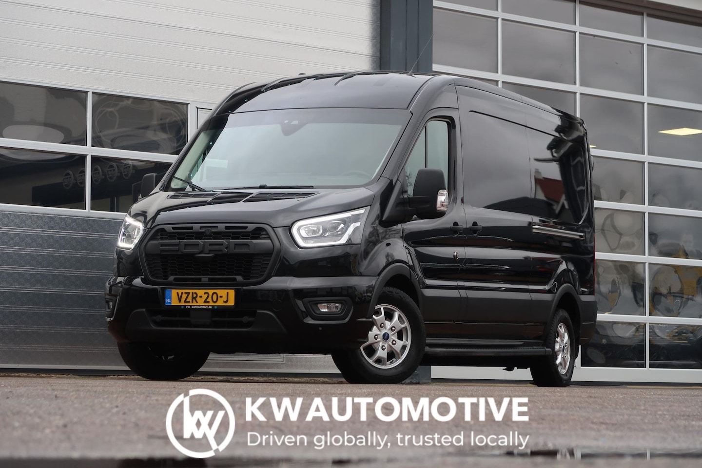 Ford Transit - 350 2.0 TDCI L3H2 AUT/ LED/ CAMERA/ 2X SCHUIFDEUR/ CRUISE/ CLIMA/ TREKHAAK - AutoWereld.nl