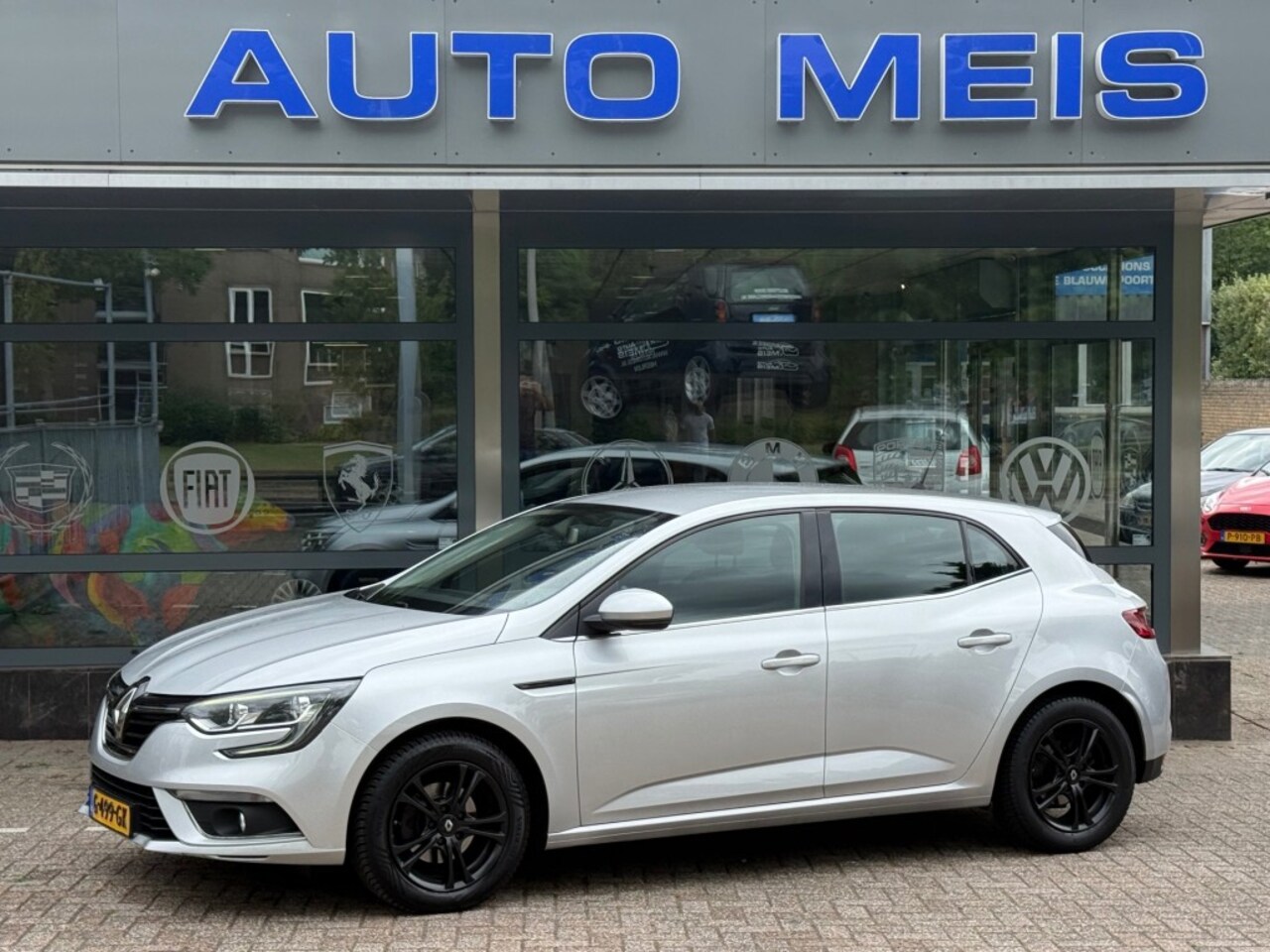 Renault Mégane - 1.5 dCi ECO2 Limited Navi Airco Cruise - AutoWereld.nl