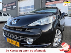 Peugeot 207 CC - 1.6 VTi Première met parkeersensoren en airco en cruise controle