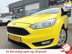 Ford Focus Wagon - 1.5 TDCI Lease Edition 6 bak met trekhaak en parkeersensoren en navigatie en bluetooth tel