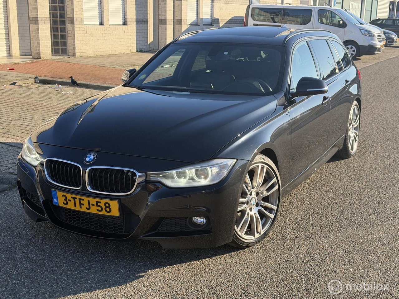 BMW 3-serie Touring - 330d High Executive M-PAKKET - AutoWereld.nl