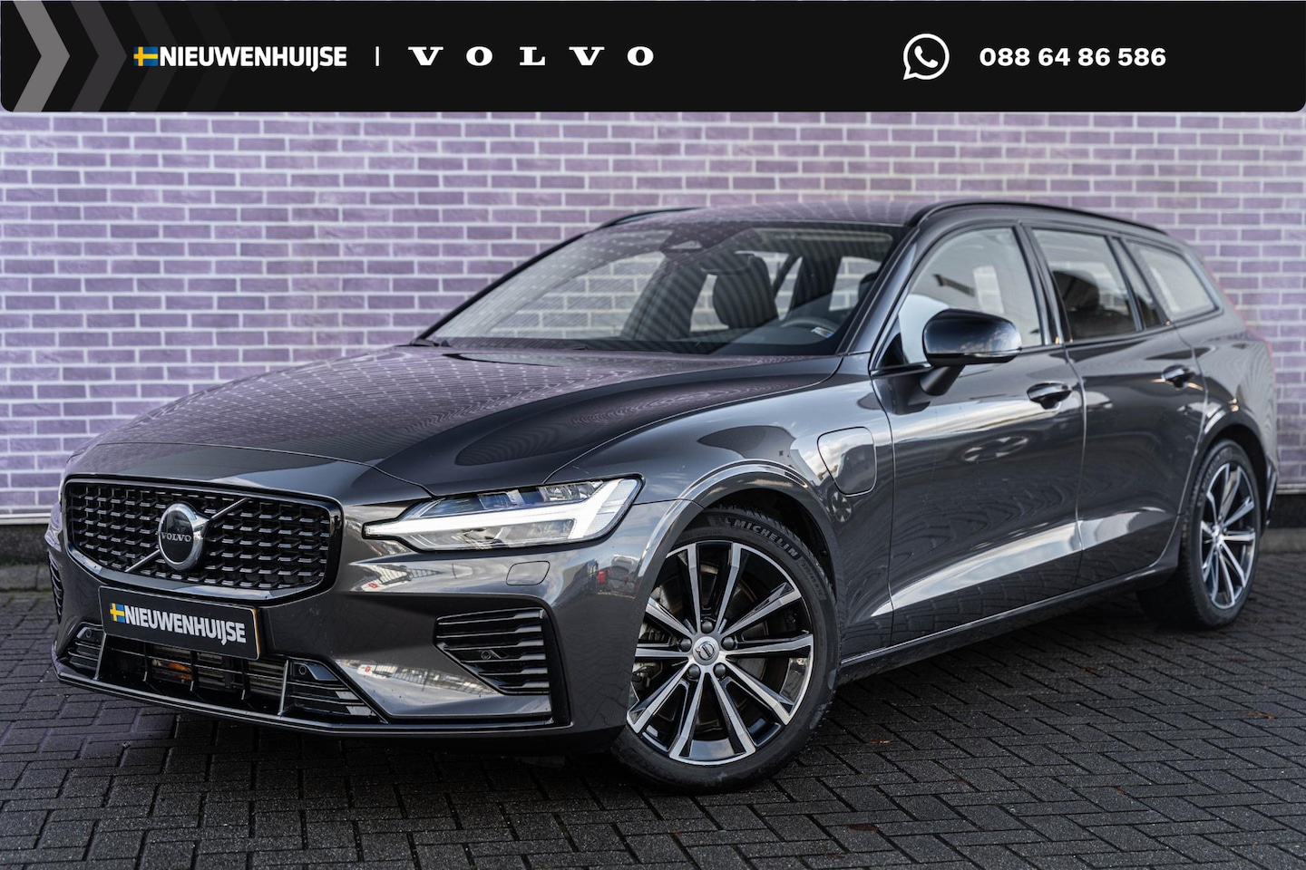 Volvo V60 - 2.0 T6 Plug-in hybrid AWD Plus Dark | Stuurverwarming | Adaptive Cruise Control | Stoelver - AutoWereld.nl